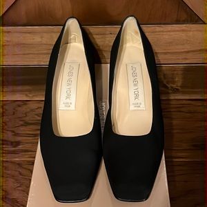 Black Jones New York Pumps